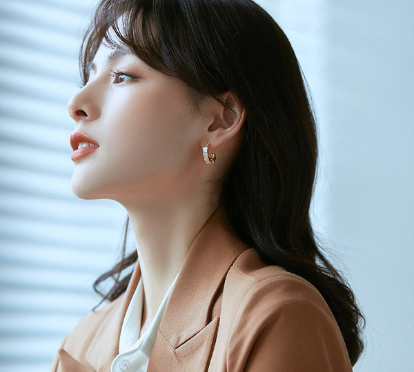 Дамски стилни обици с камъни къс модел