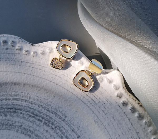 Ежедневни обеци с декоративни камъни за жени