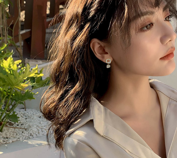 Ежедневни обеци с декоративни камъни за жени