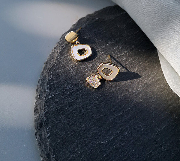 Ежедневни обеци с декоративни камъни за жени