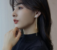 Стилни дамски дълги обици с пискюли и камъни