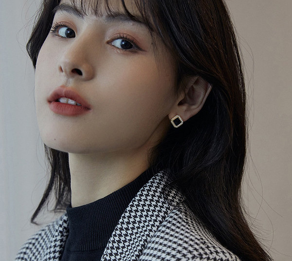 Дамски обеци с черен камък - квадратна форма