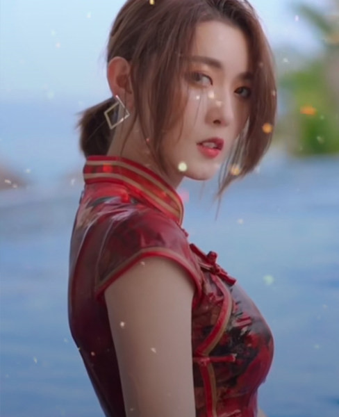 Дамски обеци в сребрист и златист цвят подходящи за ежедневието