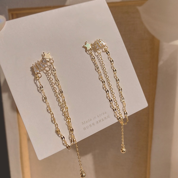 Moderne viseće naušnice u zlatnoj boji