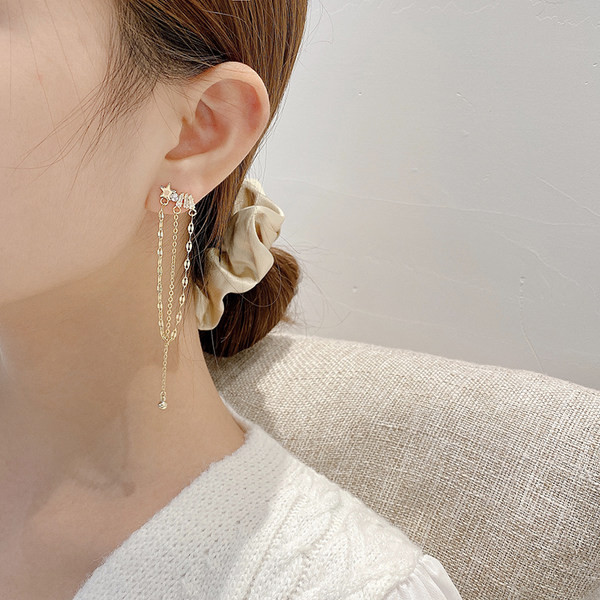 Moderne viseće naušnice u zlatnoj boji