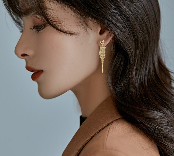 Елегантни дамски висящи обеци в златист цвят