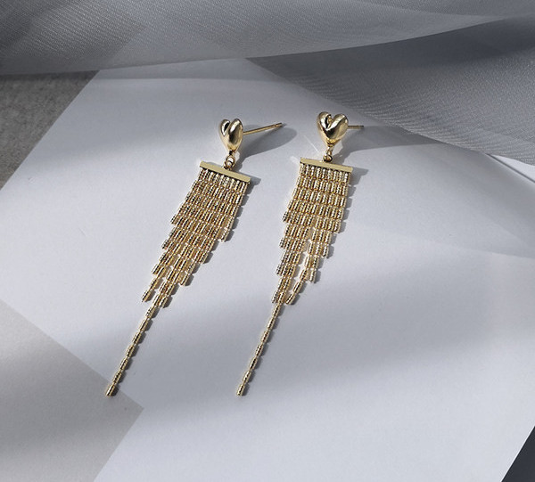 Елегантни дамски висящи обеци в златист цвят