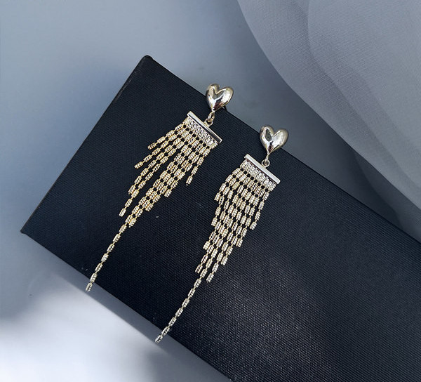 Елегантни дамски висящи обеци в златист цвят