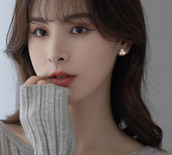 Нов модел дамски обеци с бял камък - златист и сребрист цвят