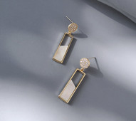 Дамски обици с висулка и декоративни камъни 