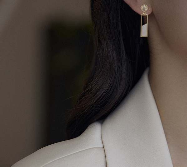 Дамски обици с висулка и декоративни камъни 