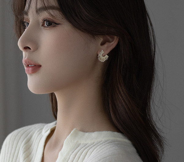 Нови модерни обеци с декоративни камъни за жени