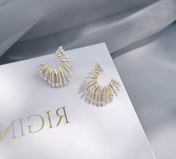 Нови модерни обеци с декоративни камъни за жени