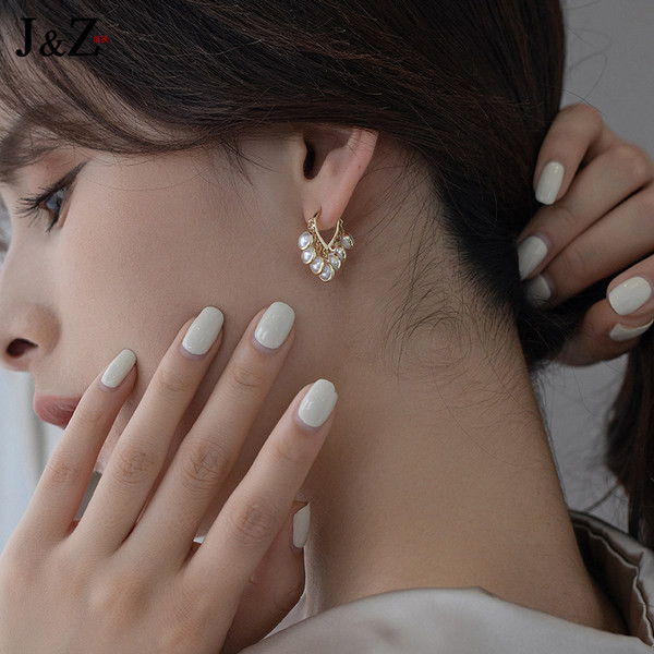 Ženske naušnice sa bisernim ukrasom - zlatne boje