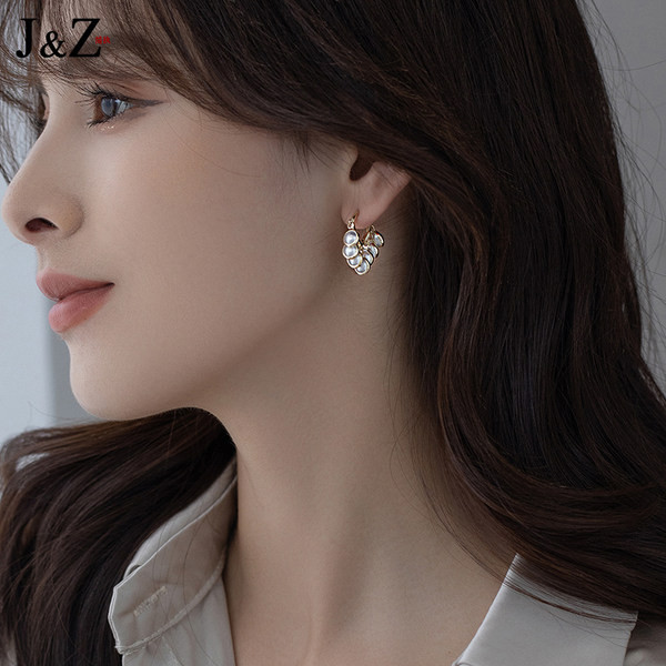 Ženske naušnice sa bisernim ukrasom - zlatne boje