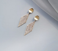 Елегантни дамски обеци с камъни в златист цвят