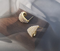 Mini ženske biserne naušnice zlatne boje