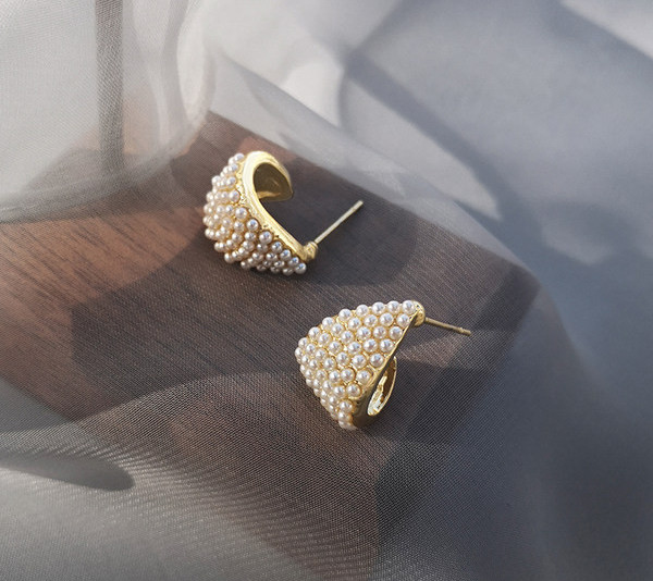 Mini ženske biserne naušnice zlatne boje