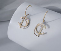 Дамски обеци с висулка букви и декоративни камъни