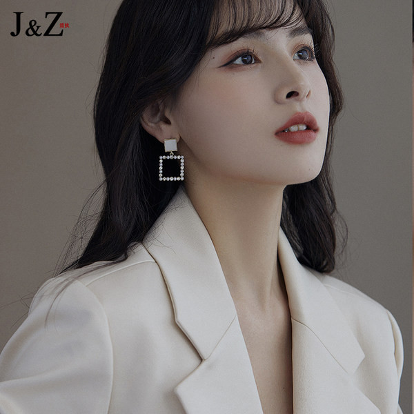 Модерни дамски квадратни обеци с камъни