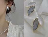 Дамски обеци с листа 