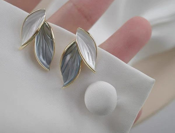 Дамски обеци с листа 