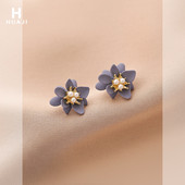 Модерни обеци с перли в лилав цвят