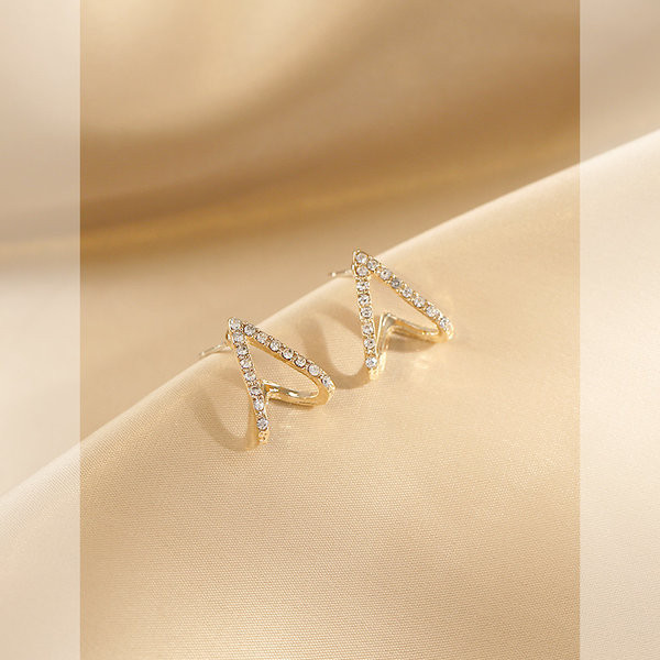 Малки дамски обеци с декорация камъни