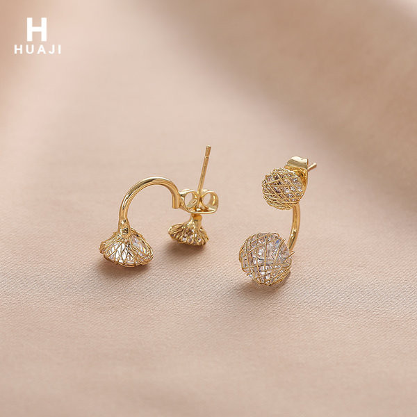 Дамски обици в златист цвят  и камъни