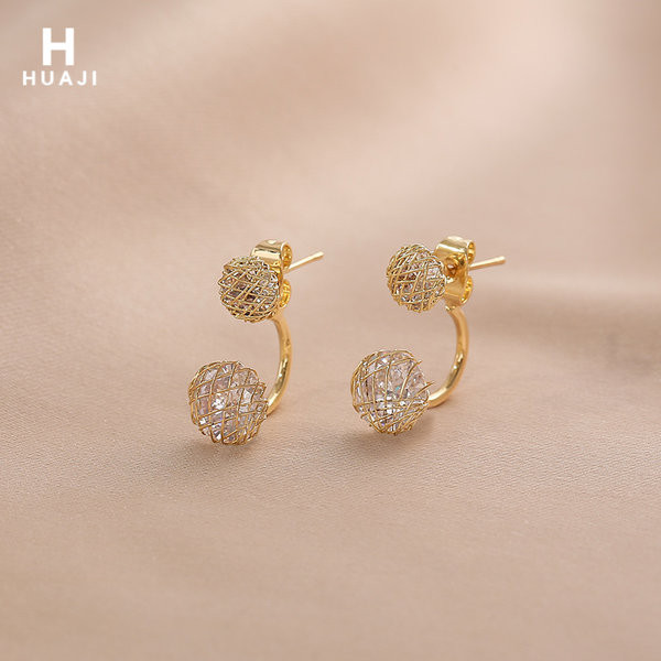 Дамски обици в златист цвят  и камъни