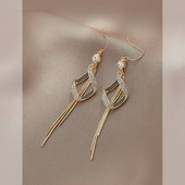 Γυναικεία μακριά σκουλαρίκια με κρεμαστό και διακοσμητικές πέτρες