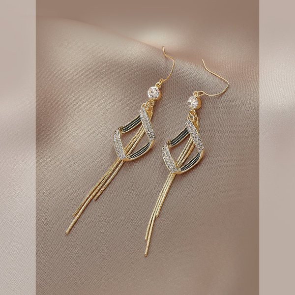 Γυναικεία μακριά σκουλαρίκια με κρεμαστό και διακοσμητικές πέτρες