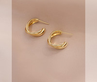 Γυναικεία σκουλαρίκια σε χρυσό χρώμα