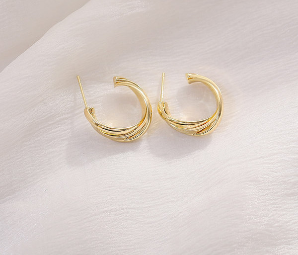 Γυναικεία σκουλαρίκια σε χρυσό χρώμα