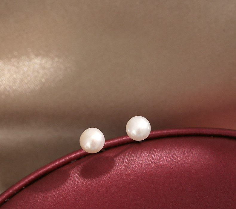 Elegantne kratke ženske biserne naušnice