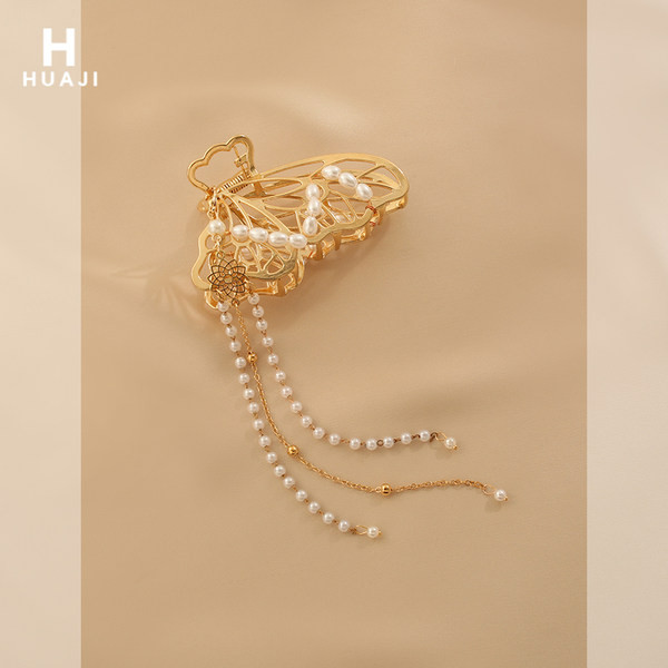 Ženska ukosnica sa bisernim ukrasom - zlatne boje