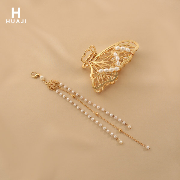 Ženska ukosnica sa bisernim ukrasom - zlatne boje