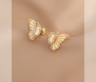 Дамски златисти обеци пеперуди с декоративни камъни