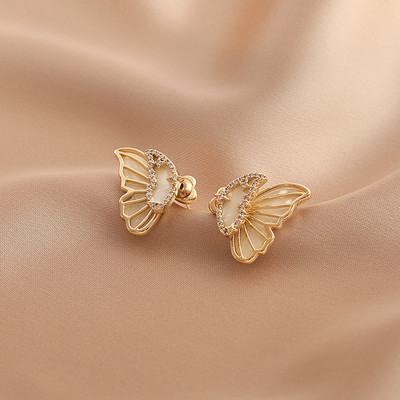 Дамски златисти обеци пеперуди с декоративни камъни