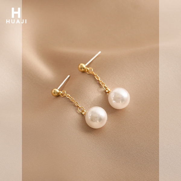 Μακριά γυναικεία σκουλαρίκια με πέρλα