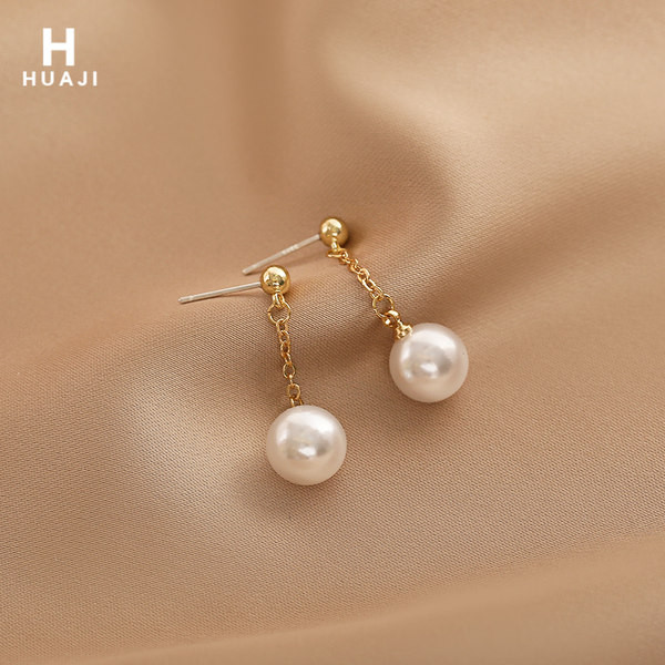 Μακριά γυναικεία σκουλαρίκια με πέρλα