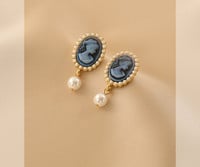 Γυναικεία σκουλαρίκια με πορτρέτο γυναίκας και πέρλες