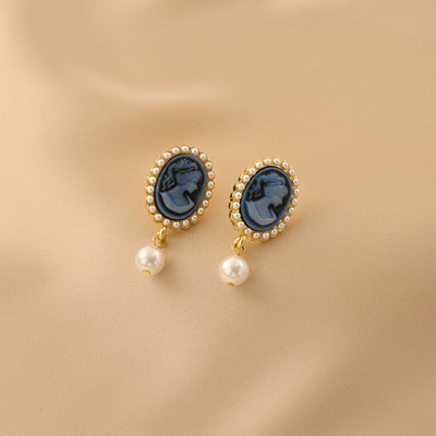 Γυναικεία σκουλαρίκια με πορτρέτο γυναίκας και πέρλες
