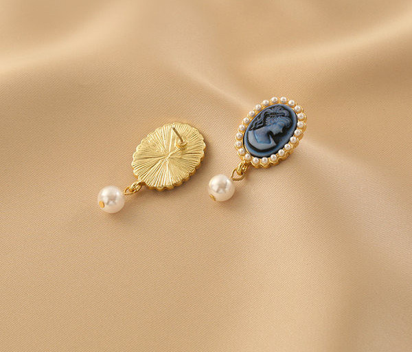 Γυναικεία σκουλαρίκια με πορτρέτο γυναίκας και πέρλες