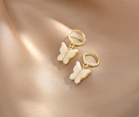 Модерни дамски обеци с висулка пеперуда къс модел