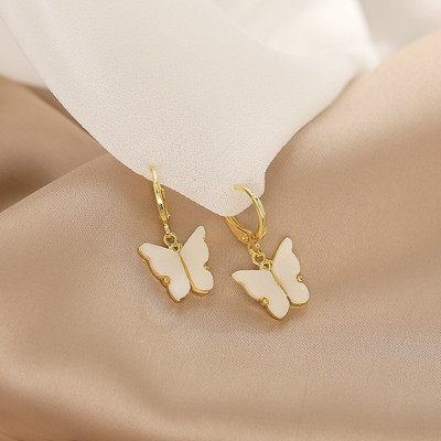 Модерни дамски обеци с висулка пеперуда къс модел