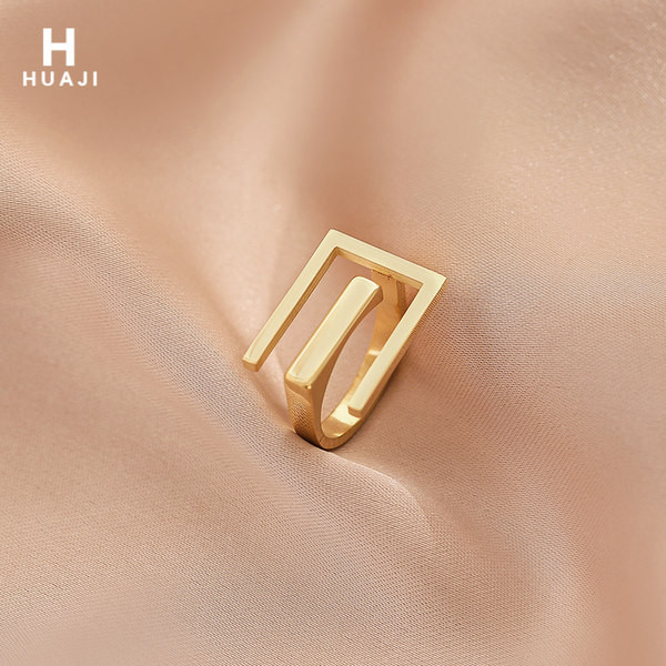 Ženski moderan prsten jednobojni model zlatne boje