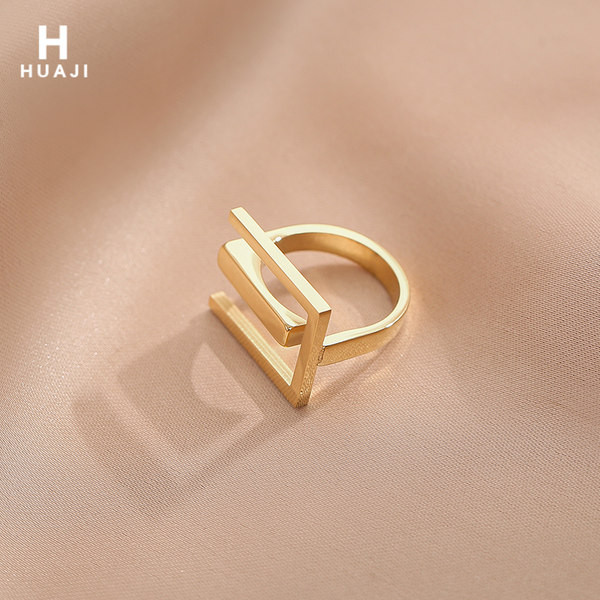 Ženski moderan prsten jednobojni model zlatne boje