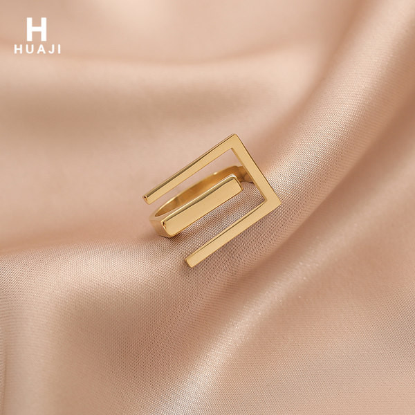 Ženski moderan prsten jednobojni model zlatne boje