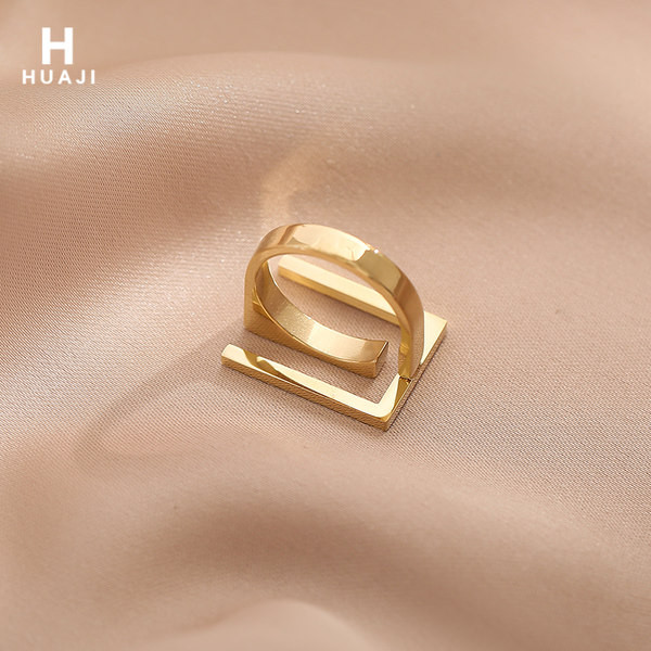 Ženski moderan prsten jednobojni model zlatne boje